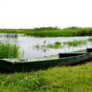 Łódka nad jeziorem