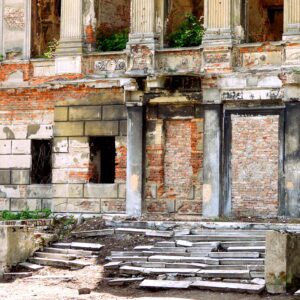 Ruiny pałacu w Sławikowie