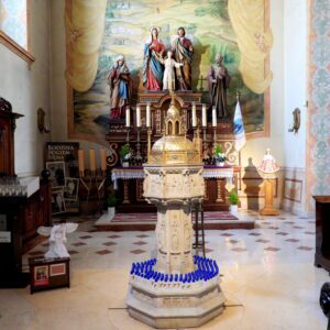 Chrzcielnica w kościele w Wadowicach