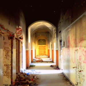 Korytarz w starym szpitalu