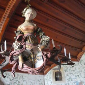 Żyrandol w zamku w Bouzovie