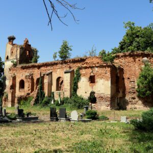 ruiny kościoła w Wojnowicach