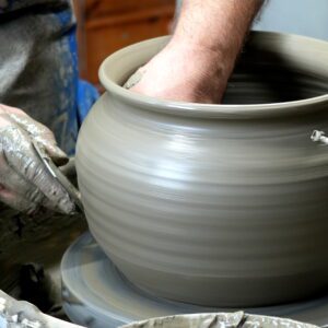 W wytwórni ceramiki