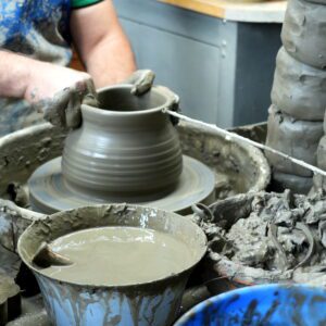 W wytwórni ceramiki